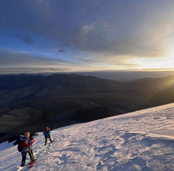 A breathtaking sunrise as the Mountaineers approach the summit of Kangyatse 2.