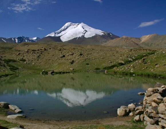 Scenic view of Kang Yatse 1 and 2 from Tsegu Lake