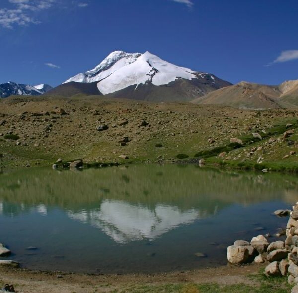 Scenic view of Kang Yatse 1 and 2 from Tsegu Lake